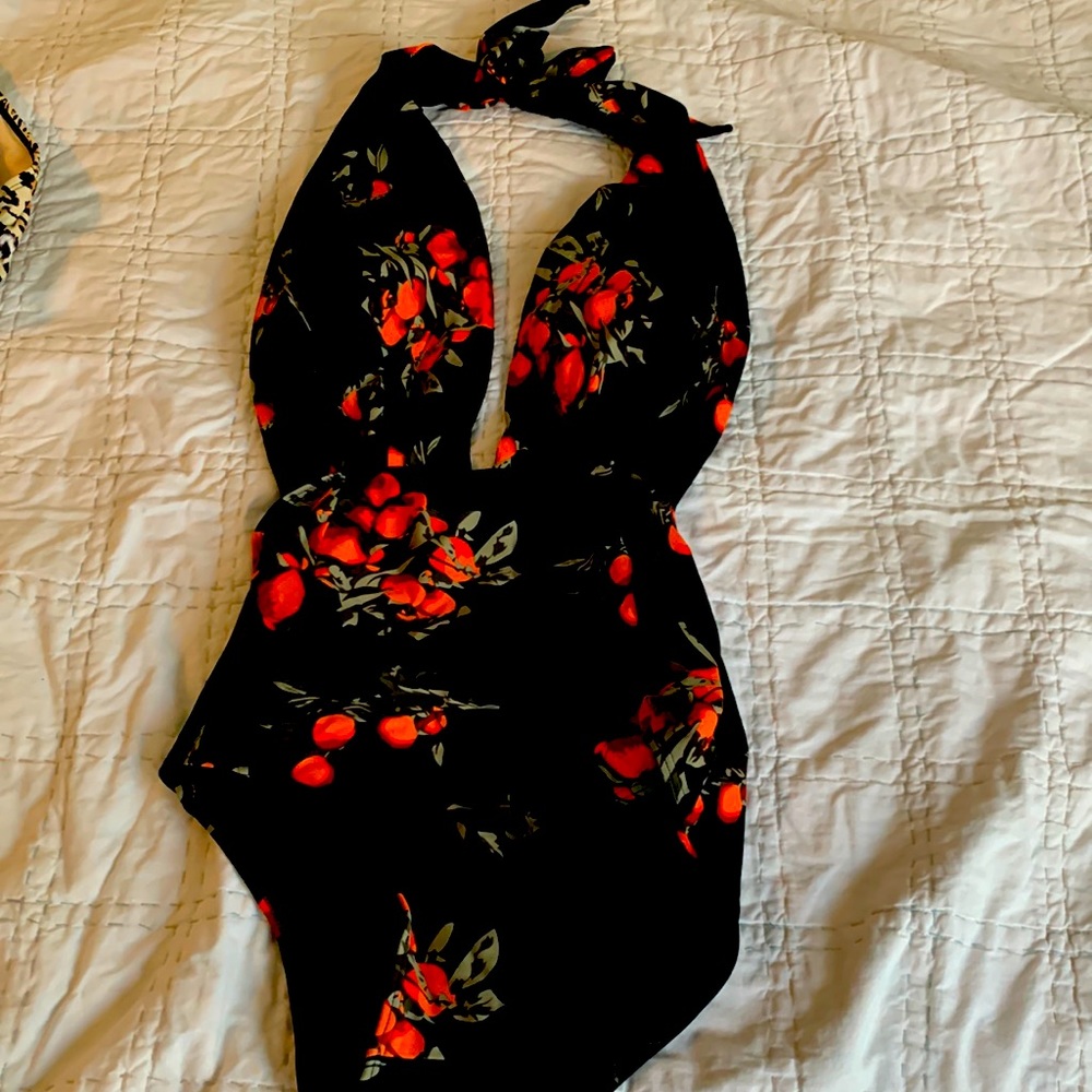 Xl one piece suit never worn